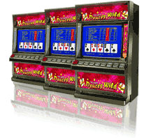 Tre macchinette di video poker affiancate in una sala casino